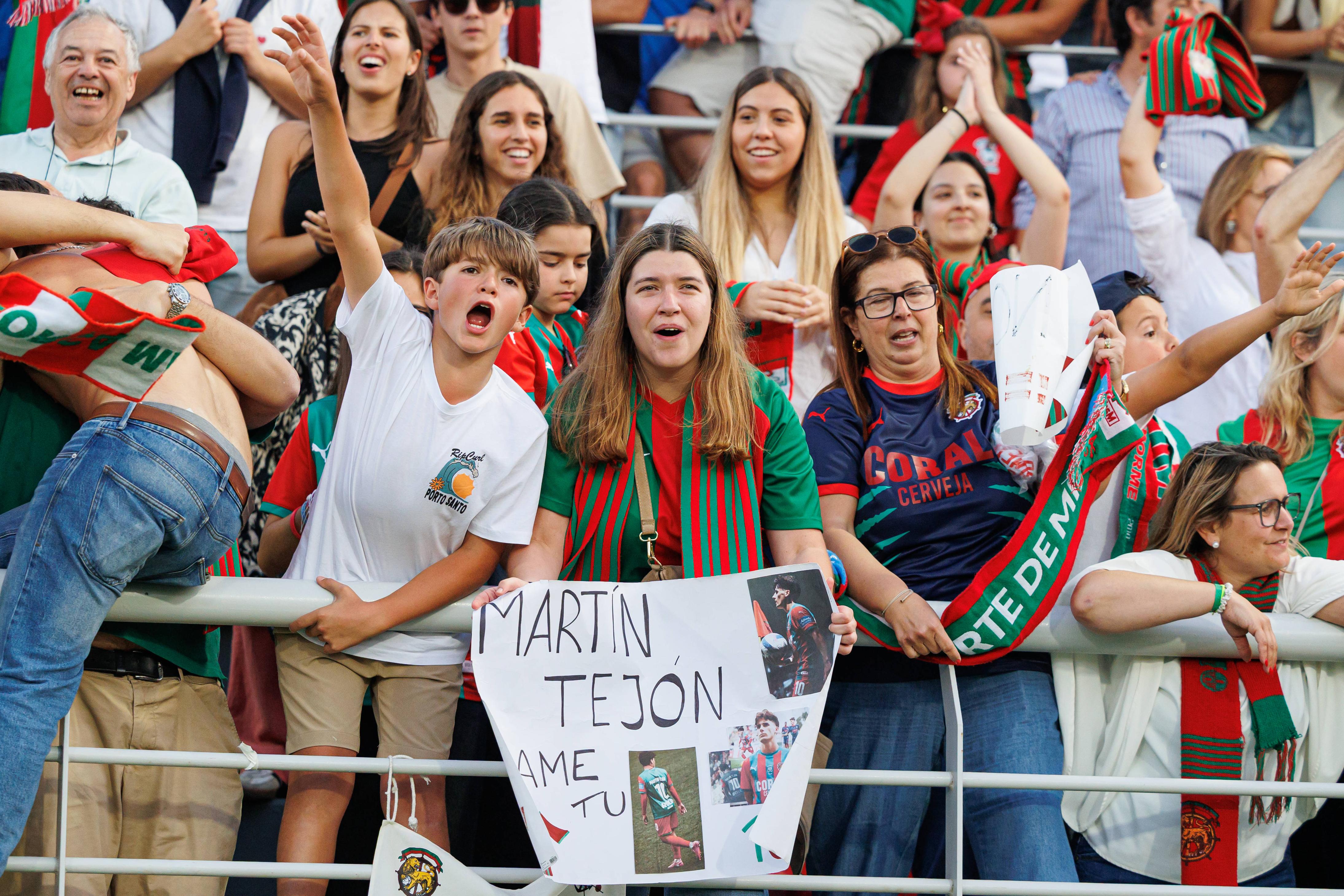 Jovem espanhol Martín Tejón foi um dos mais acarinhados pelos adeptos — Foto: IMAGO