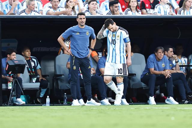 Lionel Messi é o capitão de Lionel Scaloni na Argentina