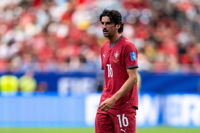 Francisco Trincão com a camisola da Seleção Nacional
