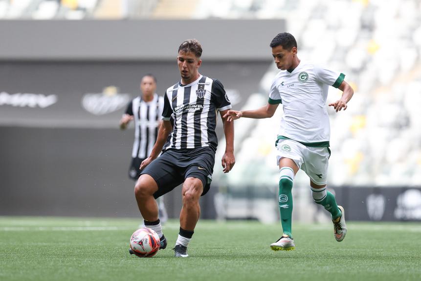 Mateus Iseppe (esq.) vai reforçar o Nacional, por empréstimo do Atlético Mineiro. -Foto: D.R.