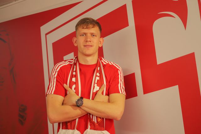 Oficial: Aves SAD apresenta defesa-central uruguaio que se «identifica» com Coates