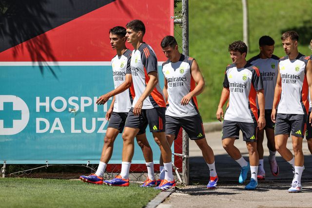 Benfica prepara Eusébio Cup com João Neves integrado
