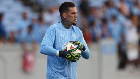 Ederson nega insatisfação com Ortega: «É totalmente falso»