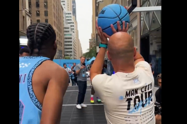 Vídeo: treinador ou estrela da NBA? Guardiola não desilude