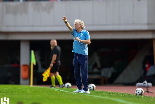 Jorge Jesus e Vítor Pereira sofrem primeiras derrotas na pré-época