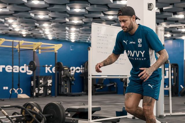 Neymar com companhia especial no treino (fotos)