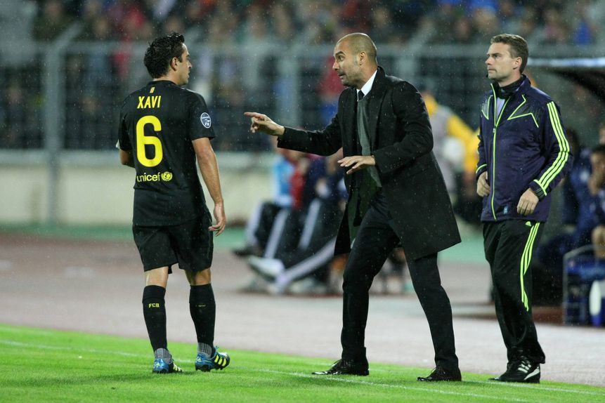 Xavi e Guardiola no Barcelona (Imago)