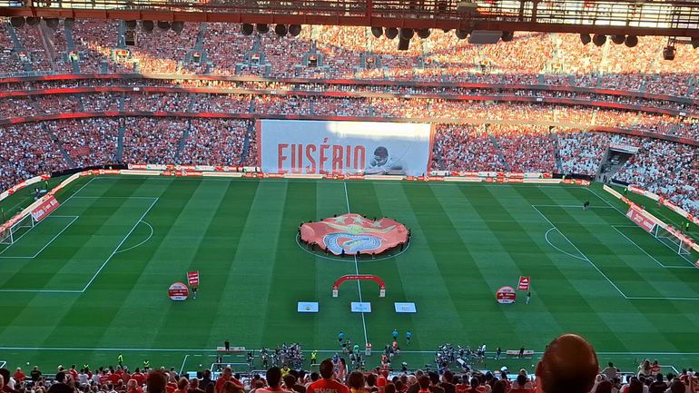 A emocionante homenagem a Eusébio