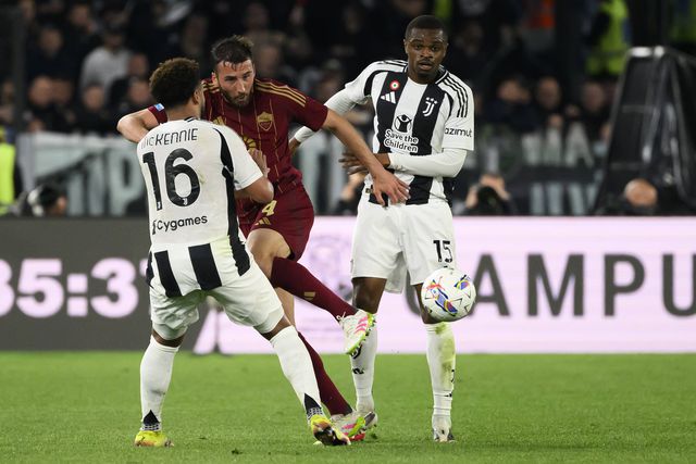 Mercado: Juventus e Roma planeiam troca com ex-Benfica envolvido