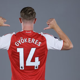 Viktor Gyokeres com o número 14, de Thierry Henry