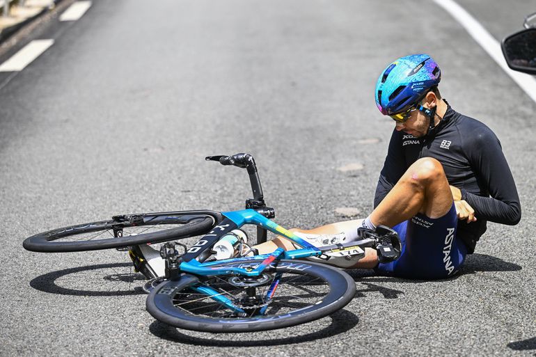 Tour: ciclista cai e desastre é evitado por pouco (vídeo)