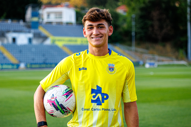 Mercado Oficial: médio espanhol reforça Arouca por empréstimo do Betis
