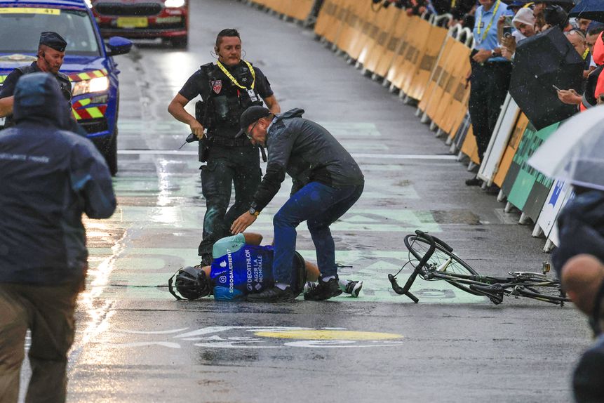 Polícia intercetou invasor do Tour (IMAGO)