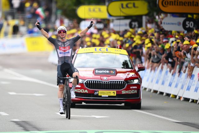 Groves Kaden, da Alpecin-Deceuninck, celebra primeira vitória no Tour