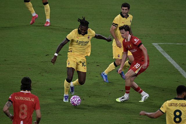 Rafael Leão guiou Milan na vitória sobre o Liverpool