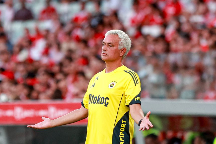José Mourinho treina hoje os turcos do Fenerbahçe