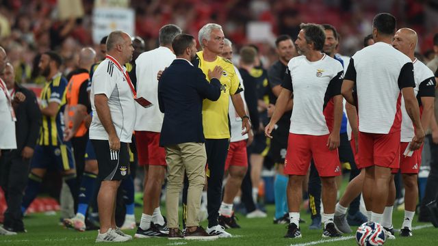 José Mourinho ao lado de Simão Sabrosa