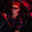 Santi García mostra-se com a nova camisola dos galos - Foto: Gil Vicente