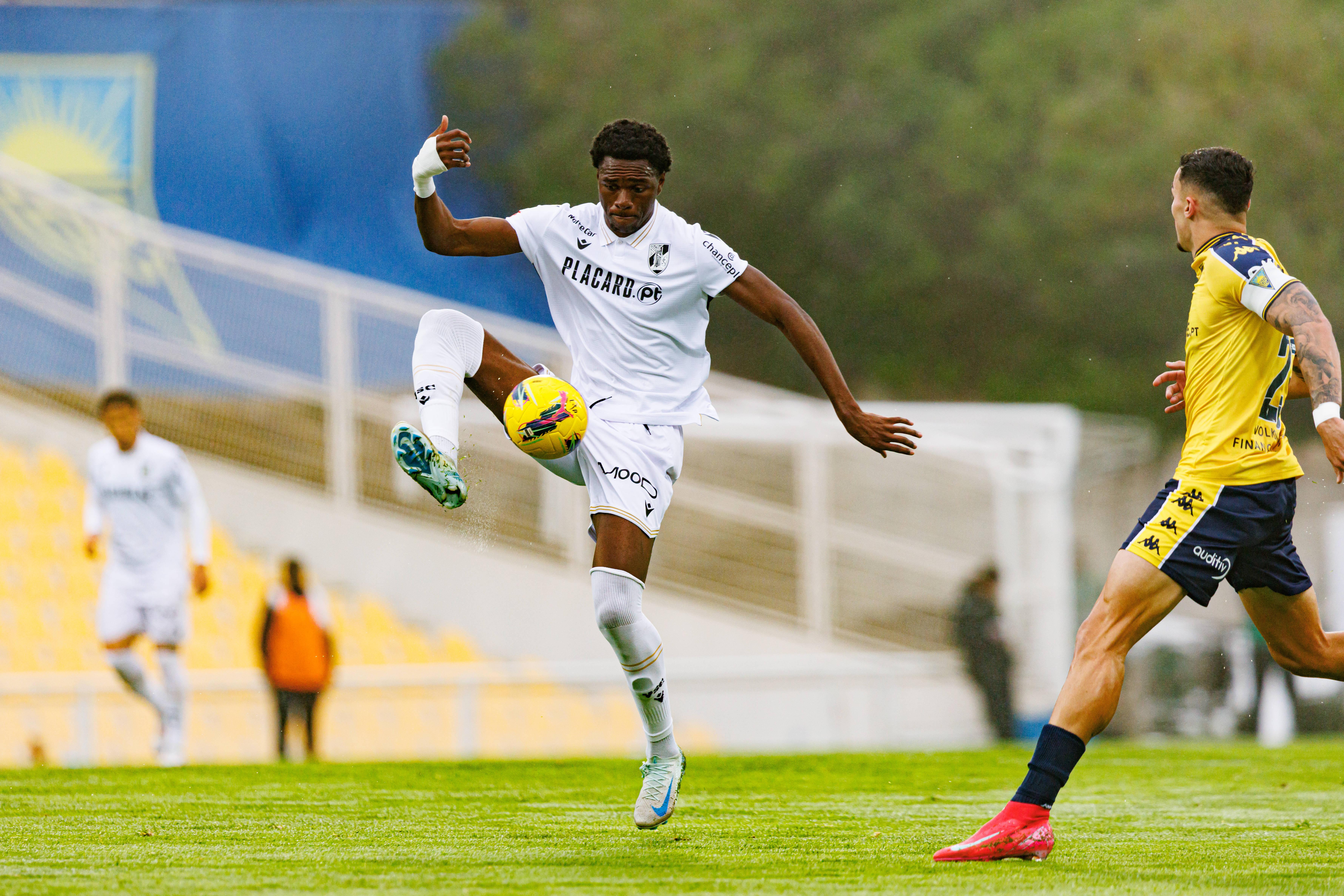 Dieu Michel pode deixar o Vitória de Guimarães e rumar ao United FC, dos Emirados Árabes Unidos