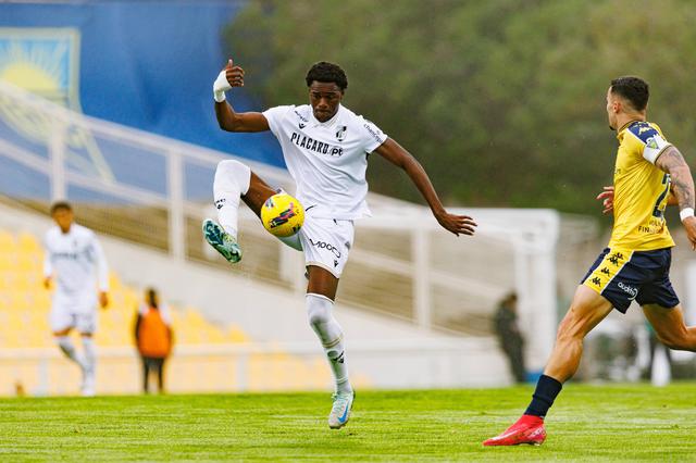 Dieu Michel pode deixar o Vitória de Guimarães e rumar ao United FC, dos Emirados Árabes Unidos