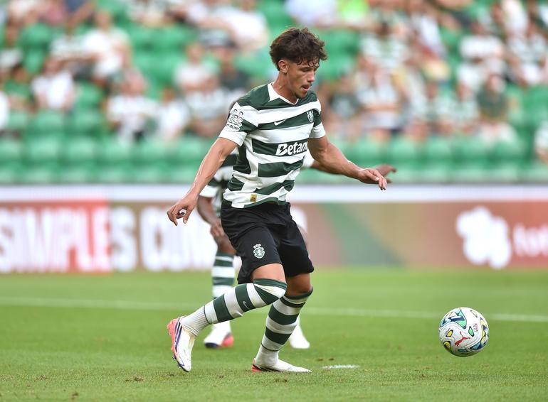 Rafael Nel (Sporting): Suárez é concorrência de peso, mas experiência da época passada (três golos em 11 jogos) e embalo da pré-época (três golos) podem precipitar explosão do novo número 9 leonino
