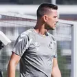 Tiago Margarido aplaude a entrega dos jogadores que orienta no Vitória de Guimarães — Foto: Vitória de Guimarães