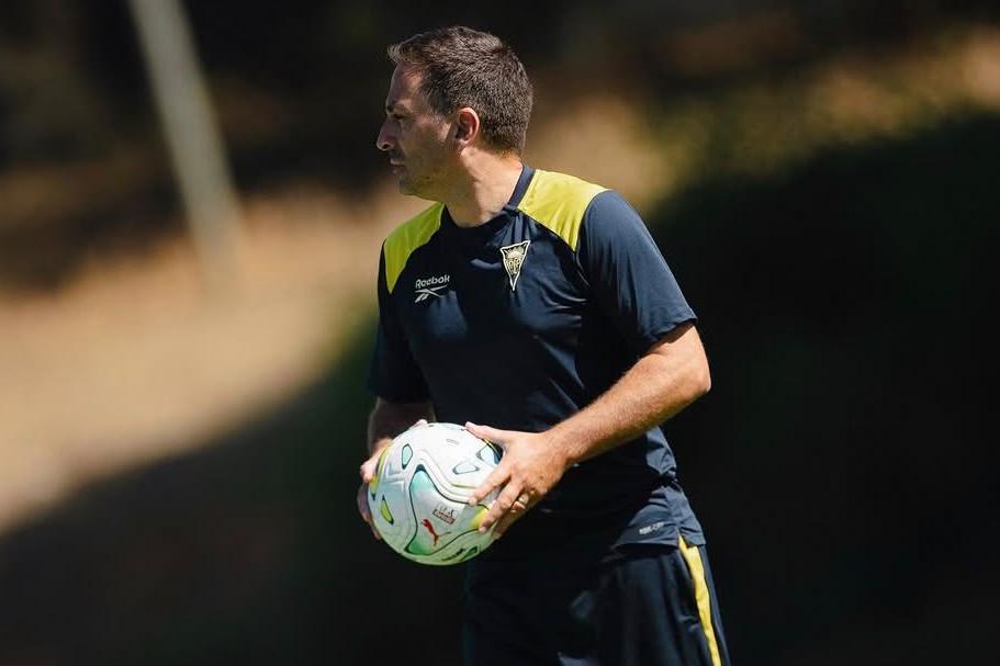 Vasco Matos acelera a preparação do Estoril para o arranque do campeonato — Foto: Estoril