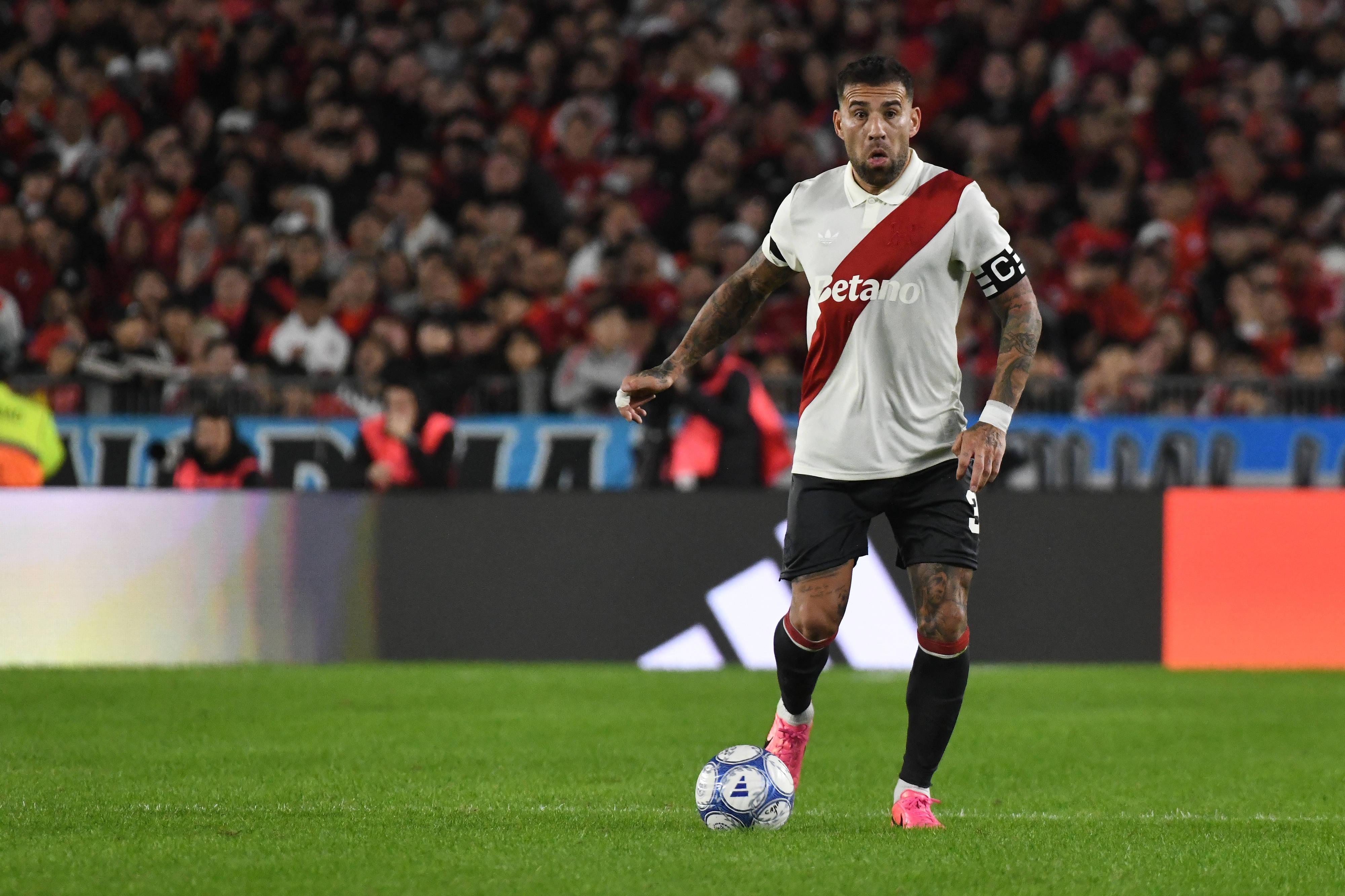 Otamendi: custo zero. Capitão das águias nas últimas épocas terminou contrato e rumou ao River Plate