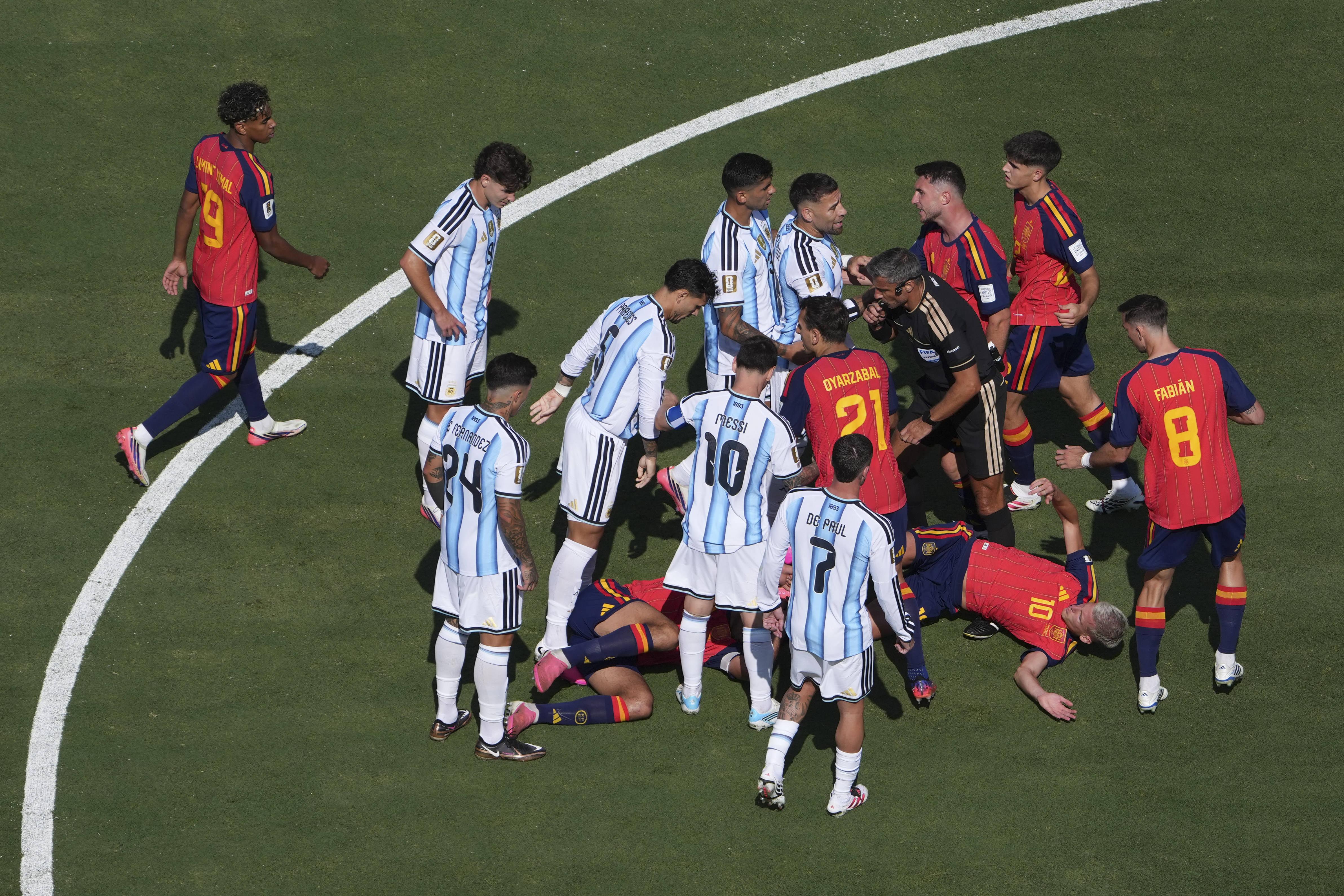 Dani Olmo no relvado na final do Mundial 2026