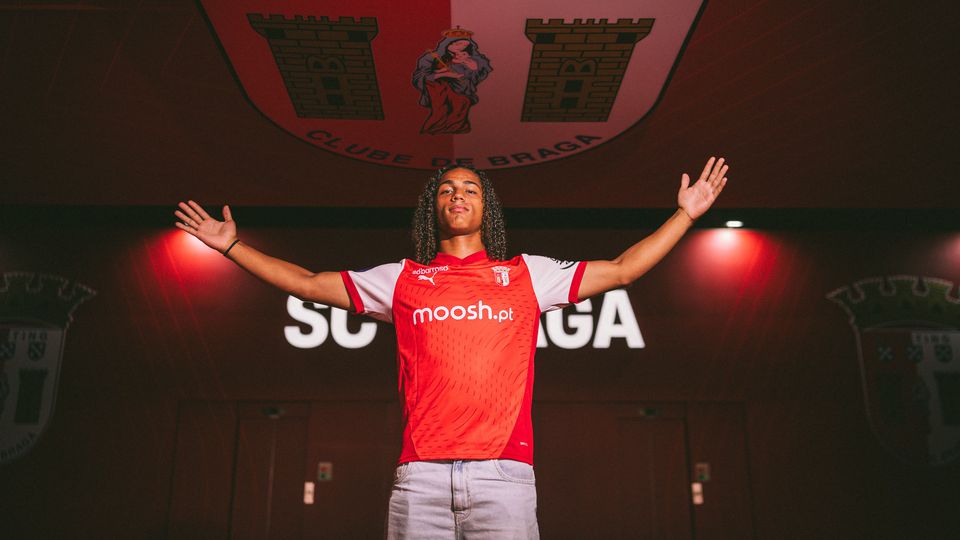 SC Braga: extremo goleador que foi campeão nacional de sub-19 renova por três épocas