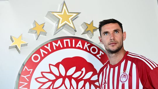 Vídeo: Olympiakos vence com golo de Yaremchuk