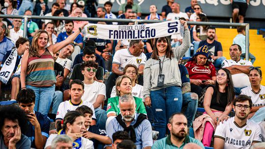 Famalicão: onda azul e branca a formar-se para Guimarães