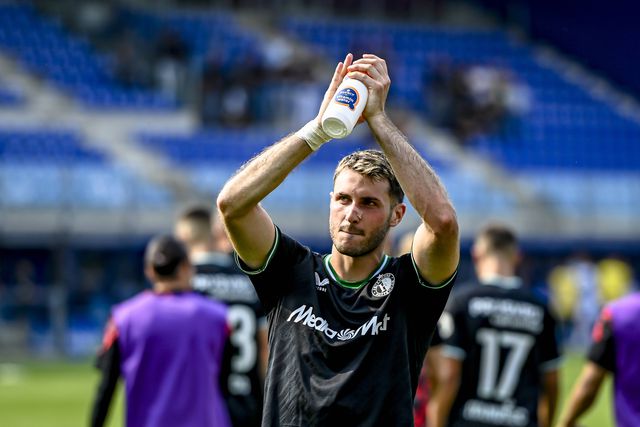 Ex-alvo do Benfica próximo do Nottingham Forest, de NES