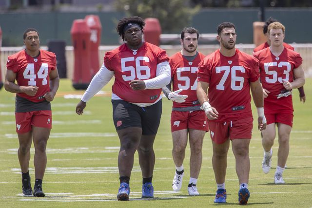 Desmond Watson com os Buccaneers em abril