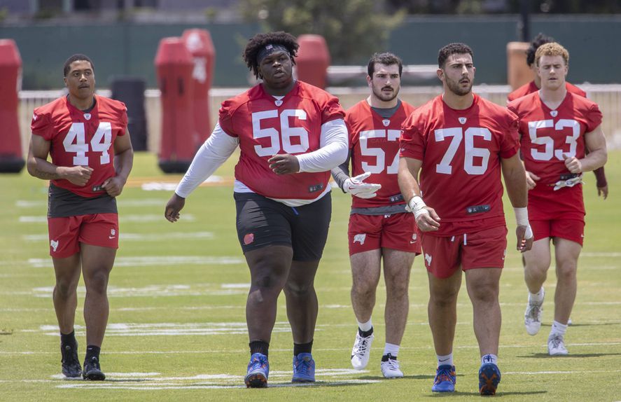 Desmond Watson com os Buccaneers em abril