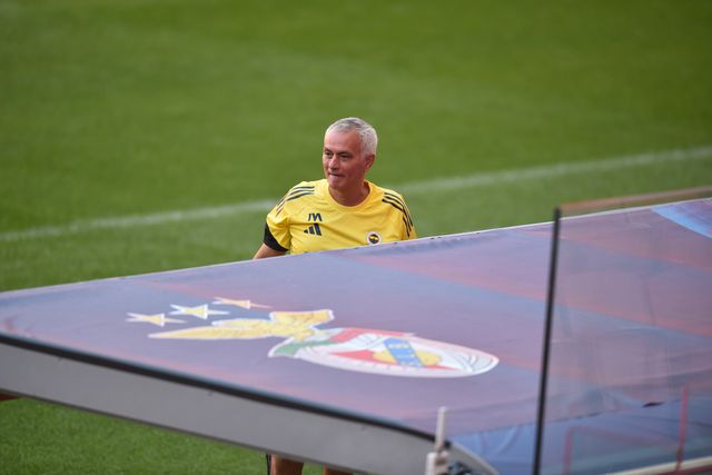 José Mourinho foi despedido do Fenerbahçe depois da derrota na Luz (Foto: Miguel Nunes/A BOLA)