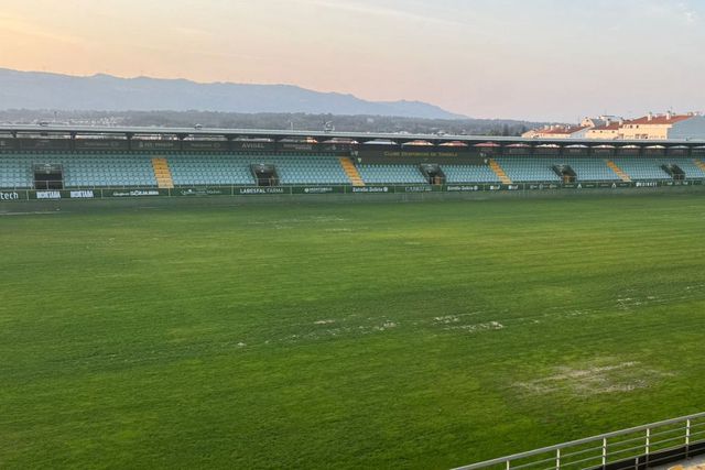 Fotografia do relvado do Estádio João Cardoso, do Tondela, a 26 de agosto (DR)