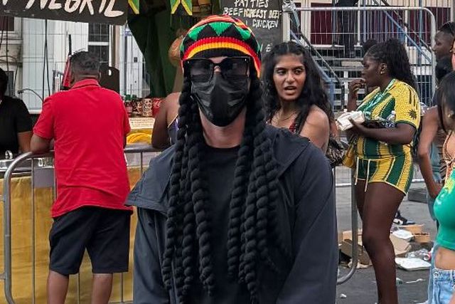 Incógnito: estrela da Premier League foi ao Carnaval de Notting Hill disfarçada