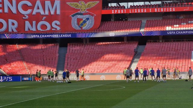 Fenerbahçe treina e Mourinho vai 'sentindo' a Luz