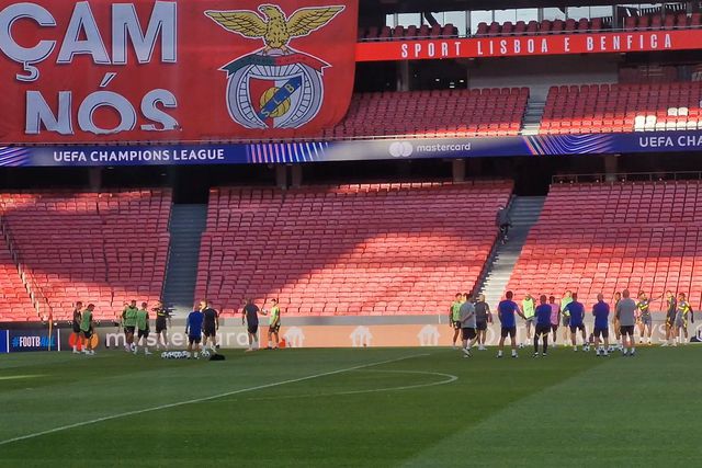 Fenerbahçe treina e Mourinho vai 'sentindo' a Luz