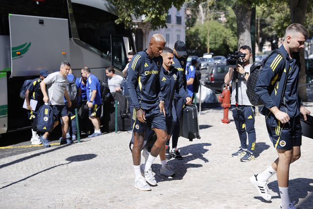 Anderson Talisca na chegada a Lisboa Foto: IMAGO