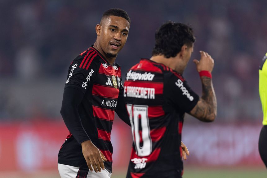 Samuel Lino foi contratado pelo Flamengo no final de julho