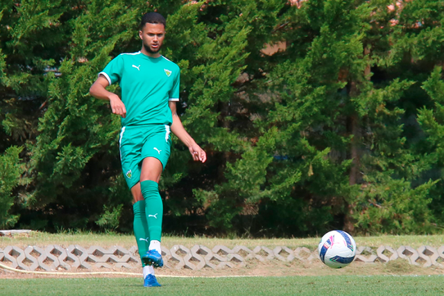 Defesa-central não entrava nas opções de Ivo Vieira e vai dar novo rumo à carreira (Foto: CD Tondela)