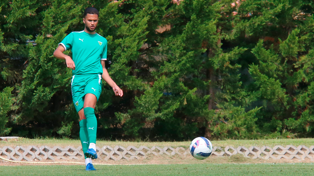 Defesa-central não entrava nas opções de Ivo Vieira e vai dar novo rumo à carreira (Foto: CD Tondela)