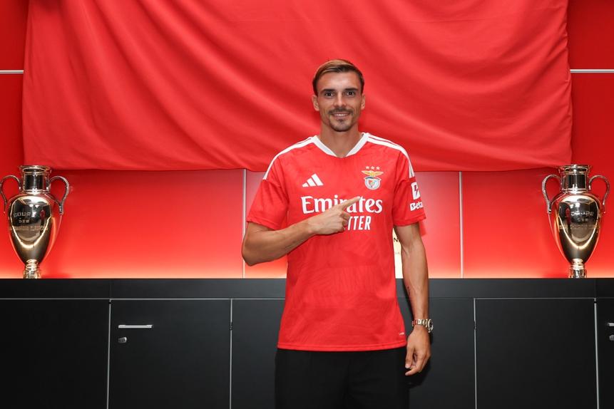 João Palhinha já veste de águia ao peito - Foto: SL Benfica
