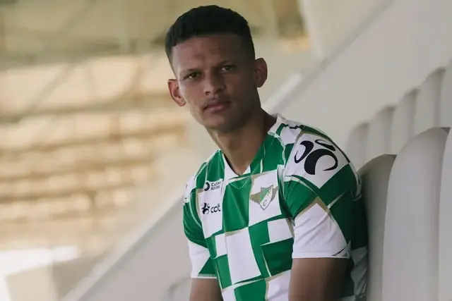 Janderson já está às ordens de Vasco Botelho da Costa e pronto para a estreia oficial pelo Moreirense — Foto: Moreirense