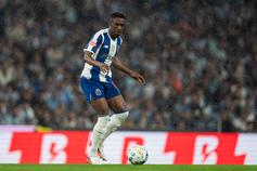 «FC Porto devia ir ao mercado buscar um lateral-esquerdo»