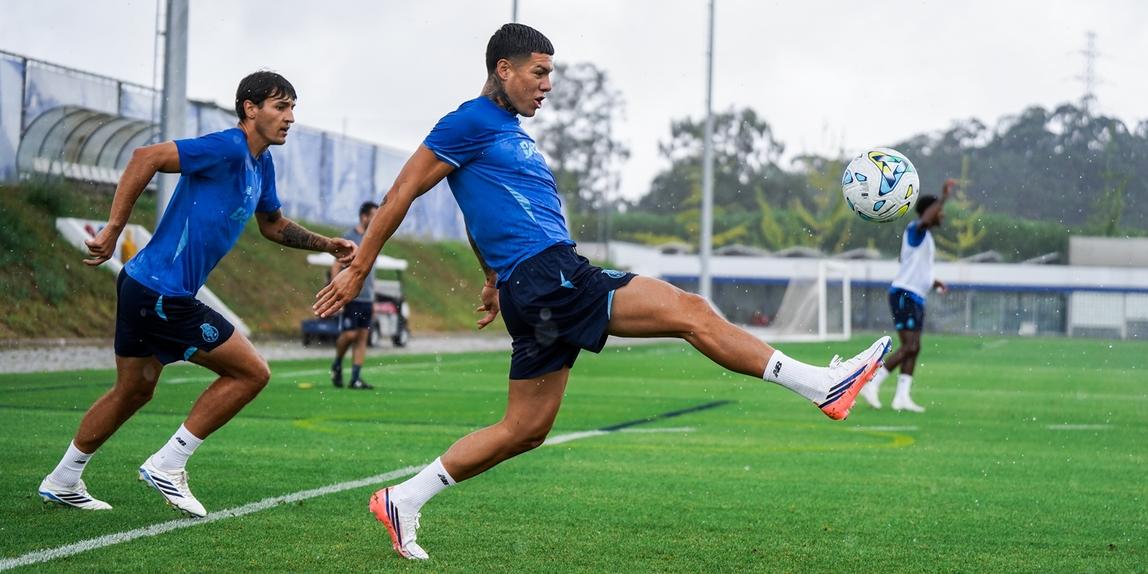 Nehuén Pérez em ação no treino dos dragões - Foto: FC Porto