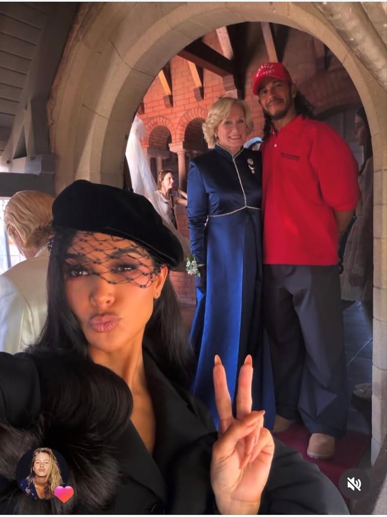 Lewis Hamilton visitou Kim Kardashian nas gravações da série All's Fair e conheceu Glenn Close