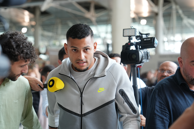 «Estou muito feliz», confessa Kaique na chegada para o Sporting